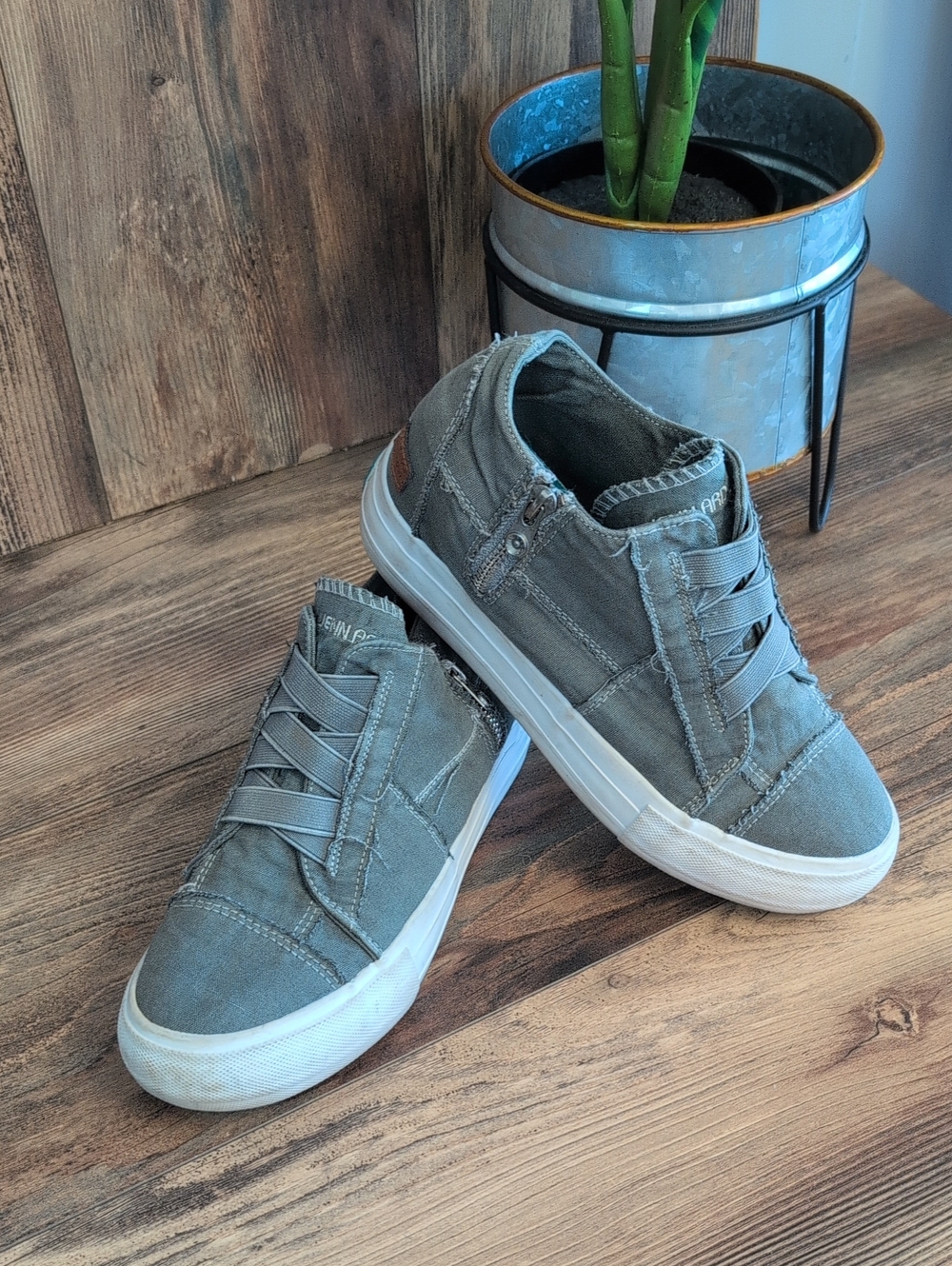 Jenn Ardor Mid Top Canvas Slip-On Sneakers 7   580A